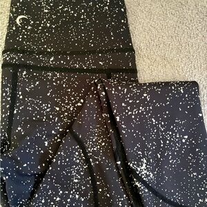 ZYIA Active Black Leggings with White Speckles